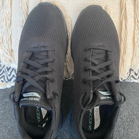 Sketchers shoes - Picture 3 of 4